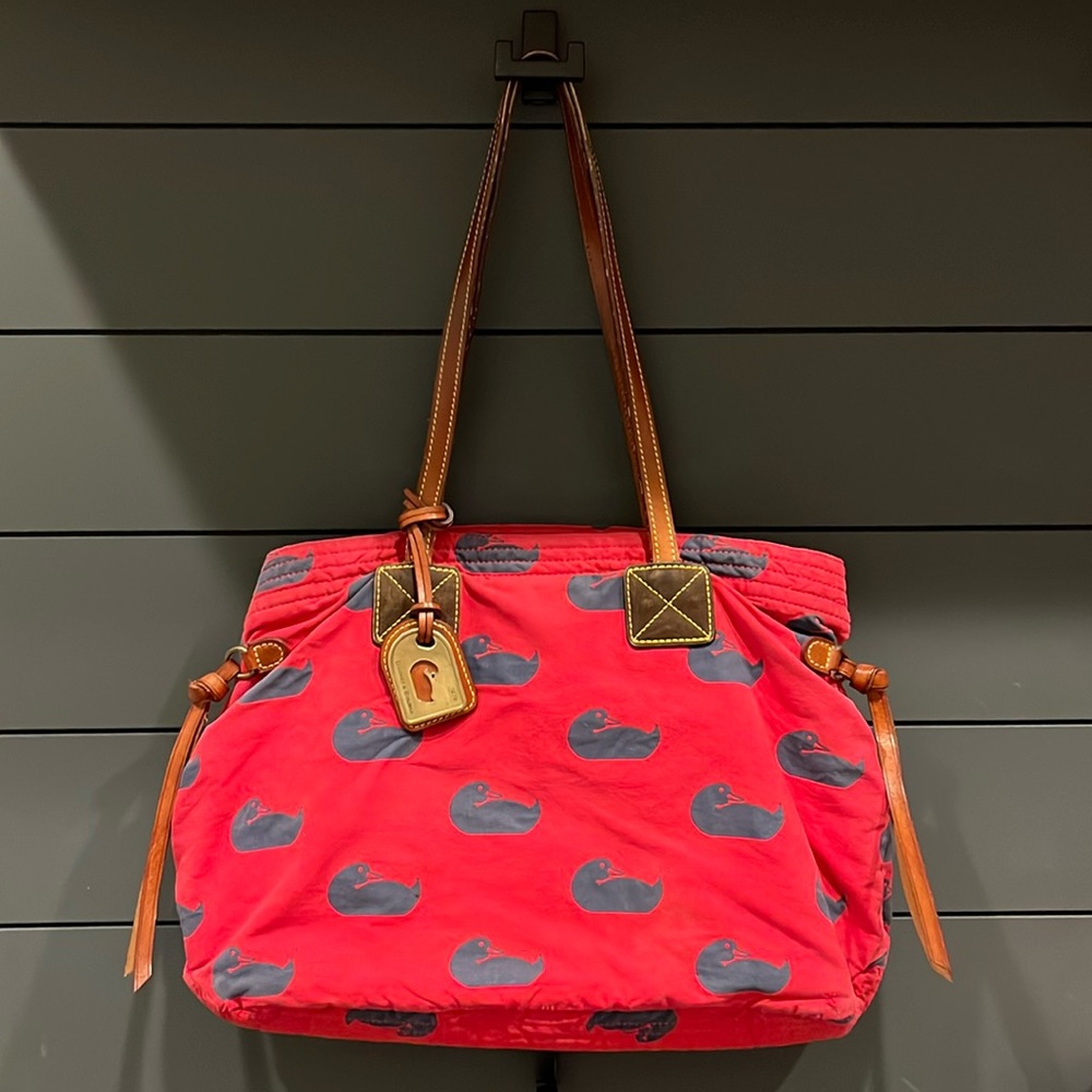 Dooney & Bourke Victoria canvas duck logo logo bag